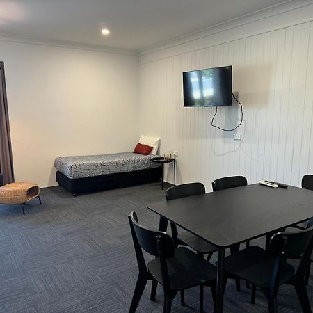 Longreach Motor Inn エクステリア 写真
