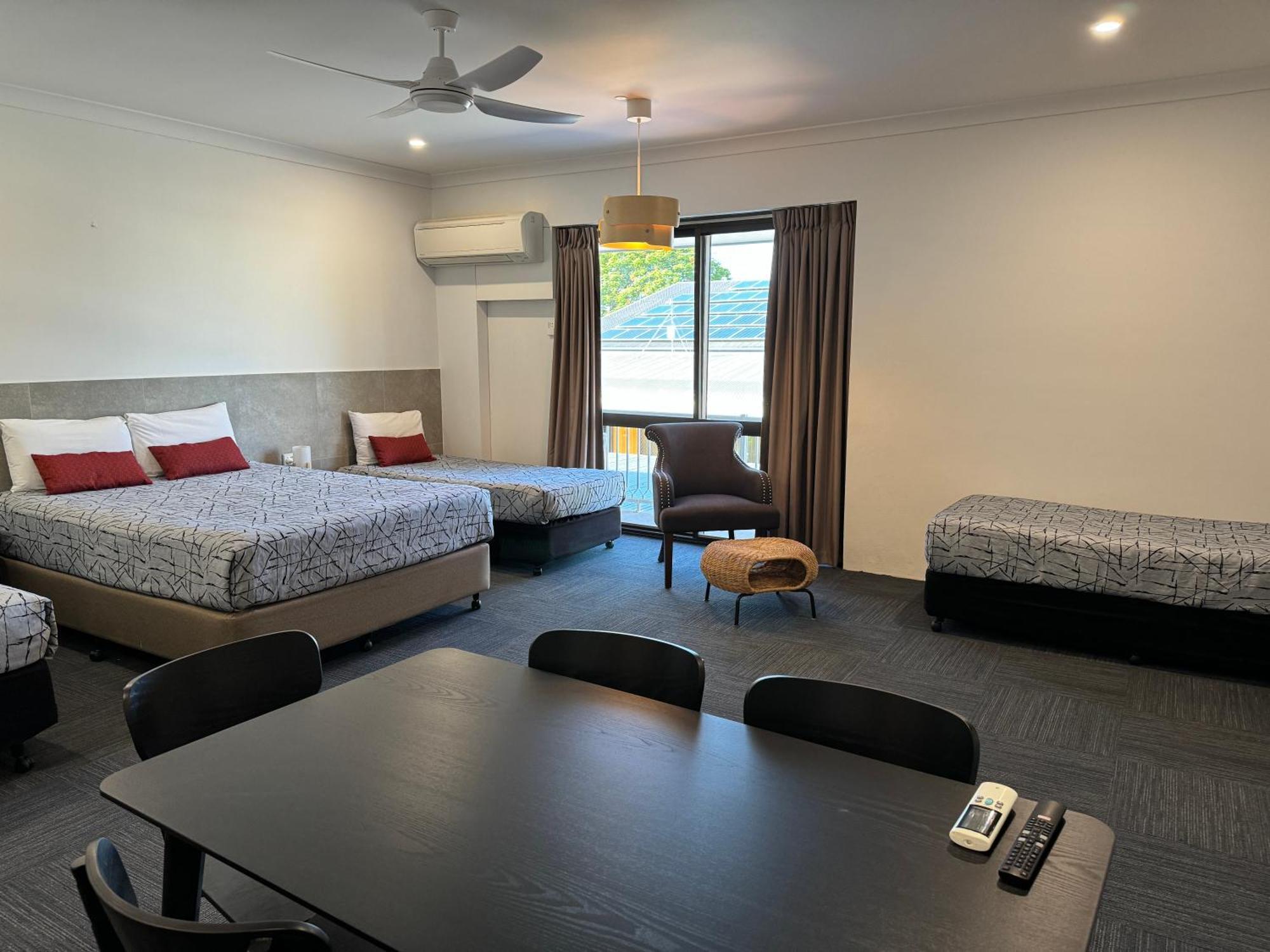 Longreach Motor Inn エクステリア 写真