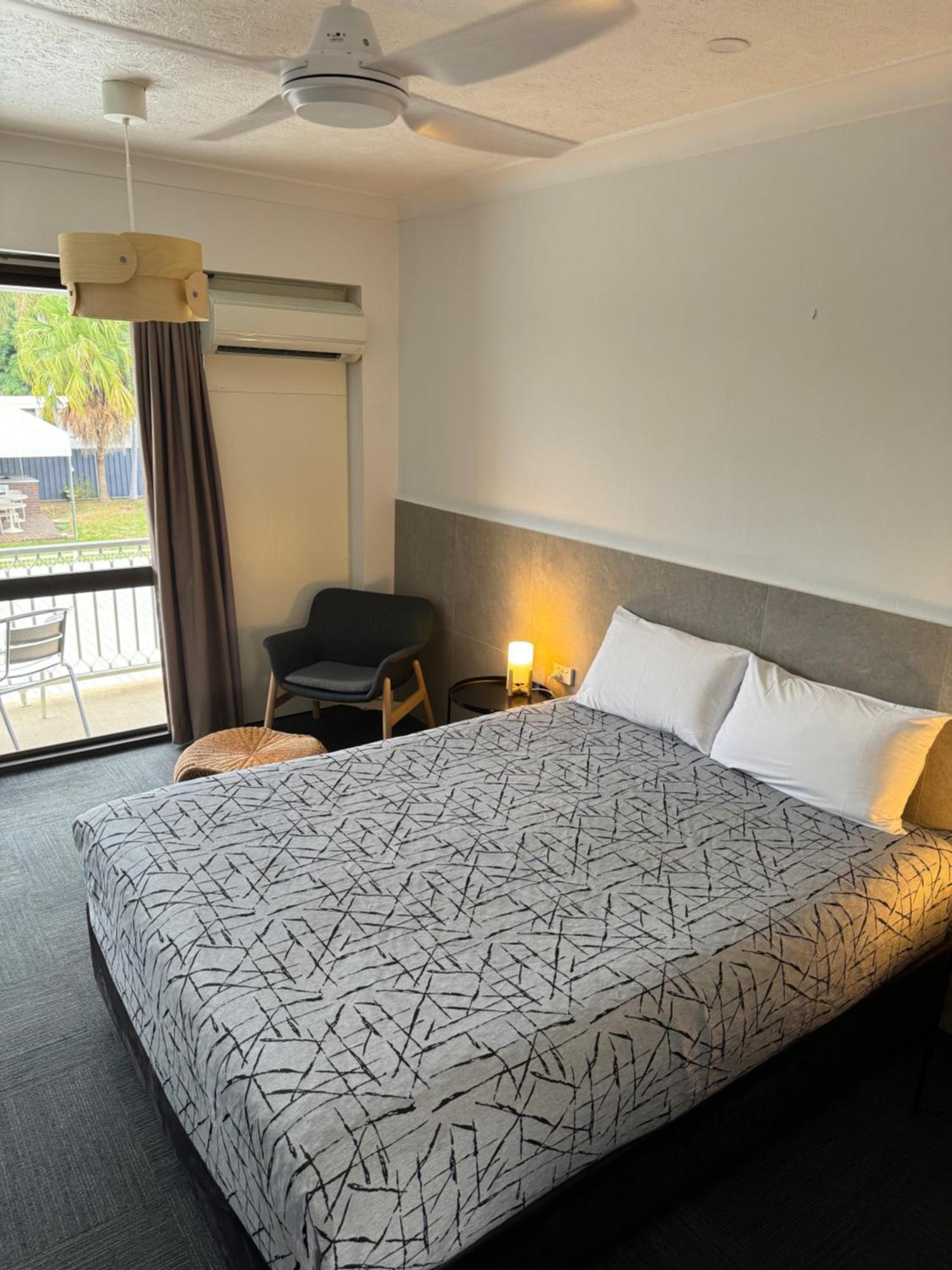 Longreach Motor Inn エクステリア 写真