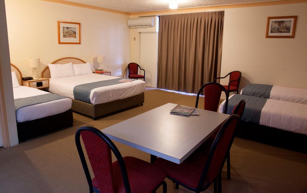 Longreach Motor Inn エクステリア 写真