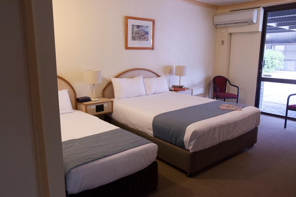Longreach Motor Inn エクステリア 写真