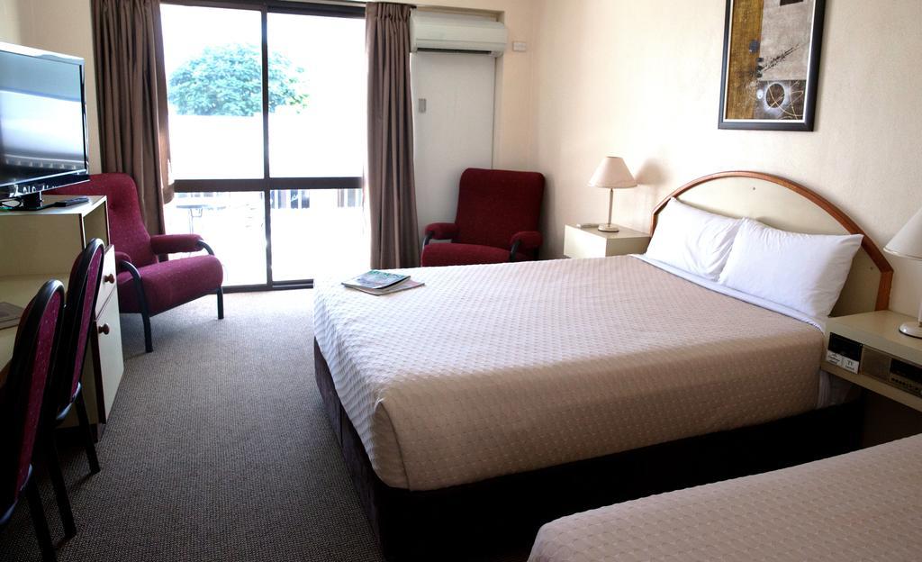 Longreach Motor Inn エクステリア 写真