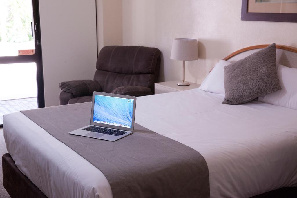 Longreach Motor Inn エクステリア 写真
