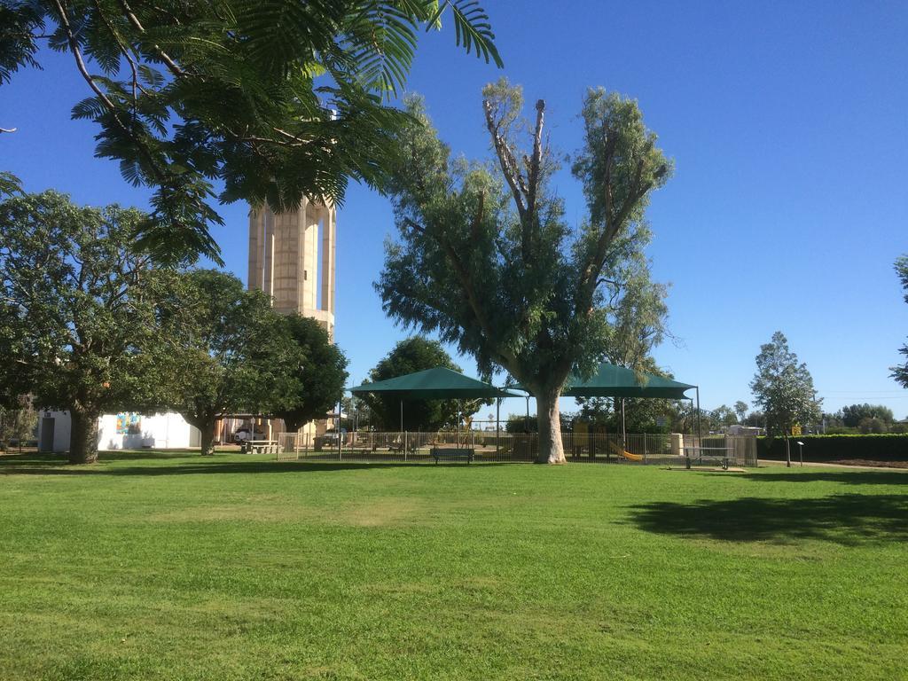 Longreach Motor Inn エクステリア 写真