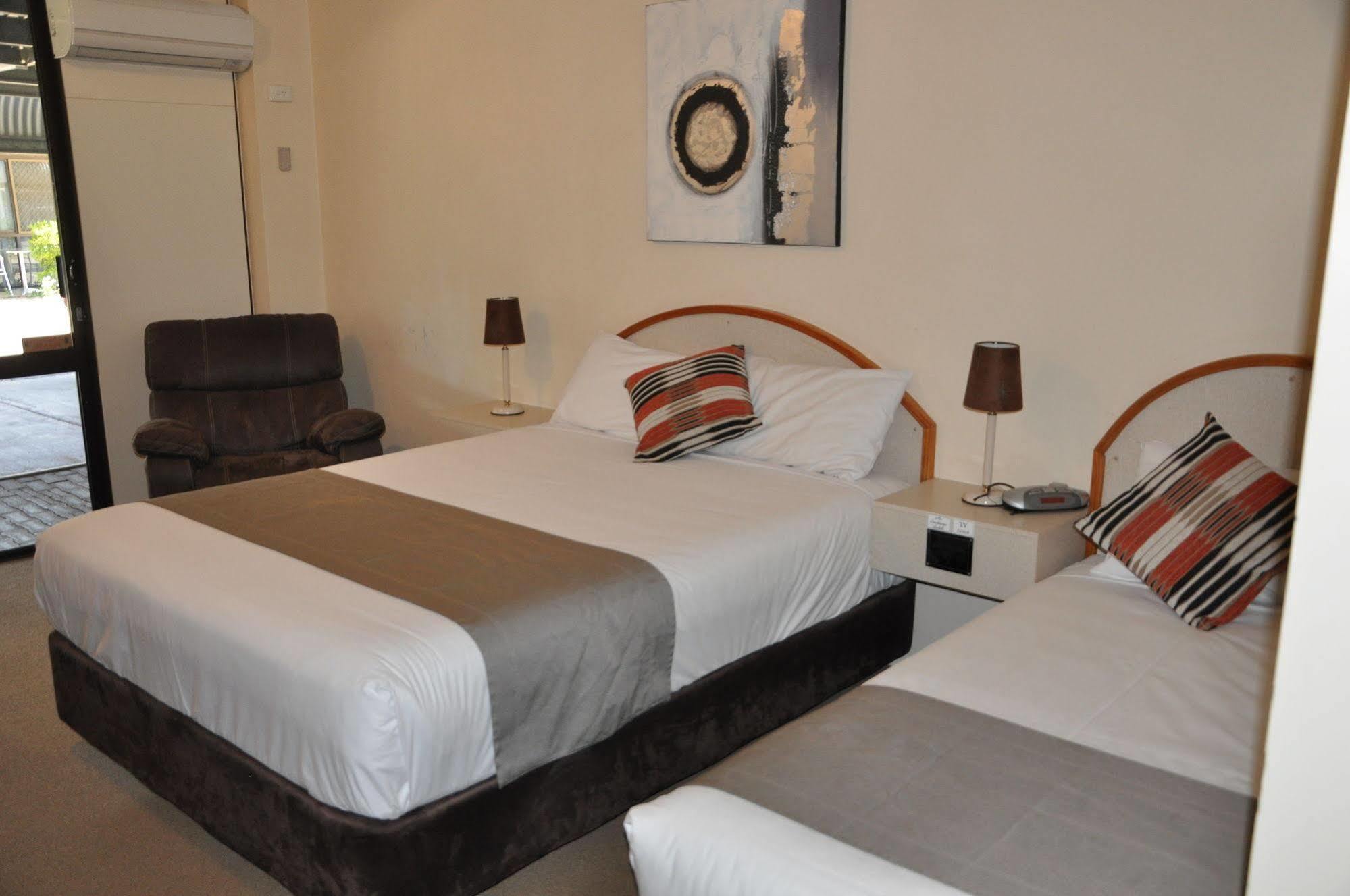 Longreach Motor Inn エクステリア 写真